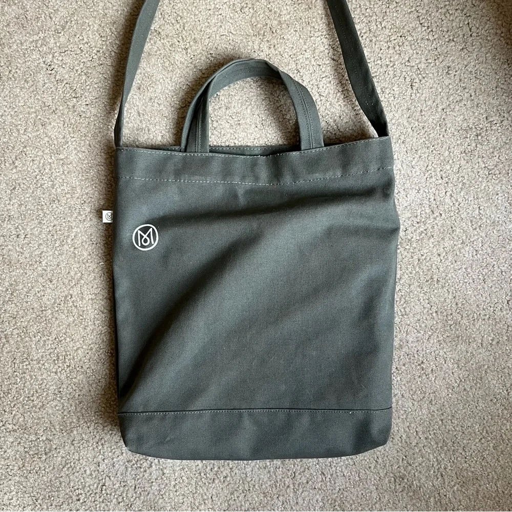 Monocle Magazine Canvas Tote Bag + Summer Edition Magazine Konfekt | Olive Green